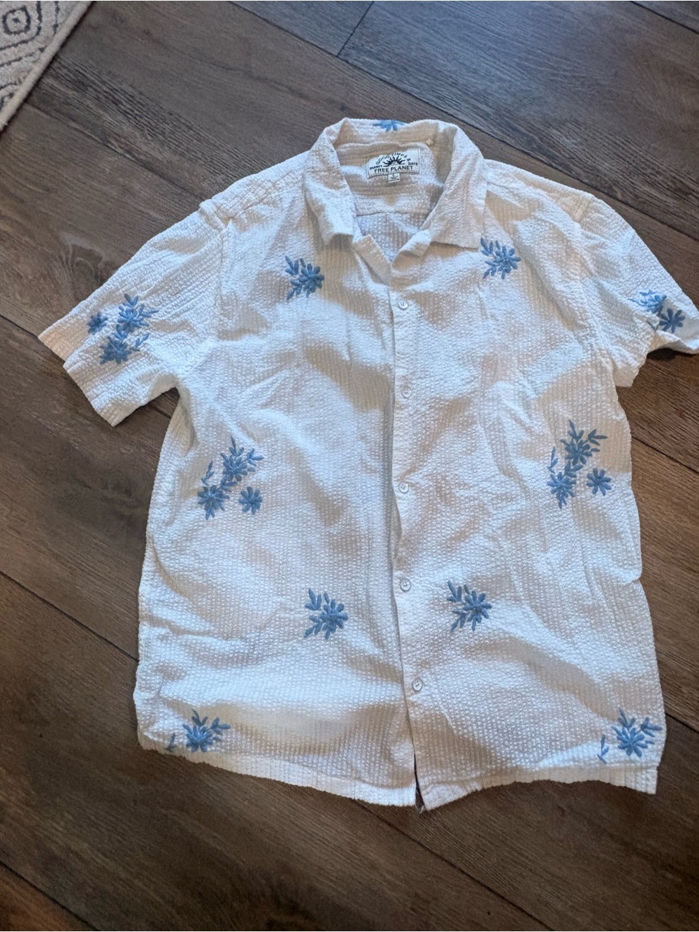 Free Planet White Short-Sleeve Button-Down Shirt with Blue Floral Embroidery